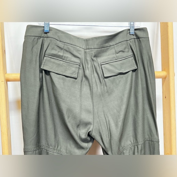 W by WORTH Olive green crop ruched cargo pants size S. - Picture 6 of 13